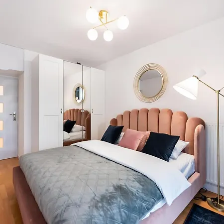 Metro Kondratowicza Velvet *