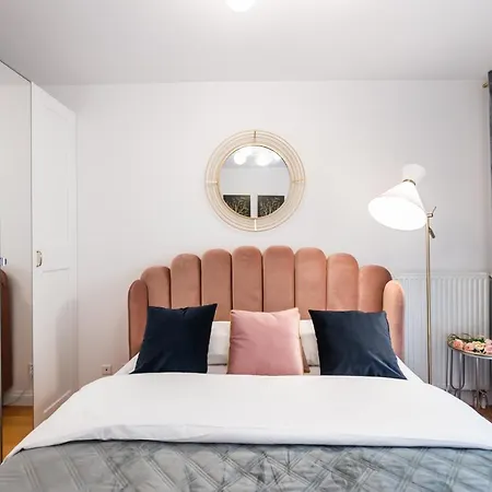 Metro Kondratowicza Velvet * Warschau