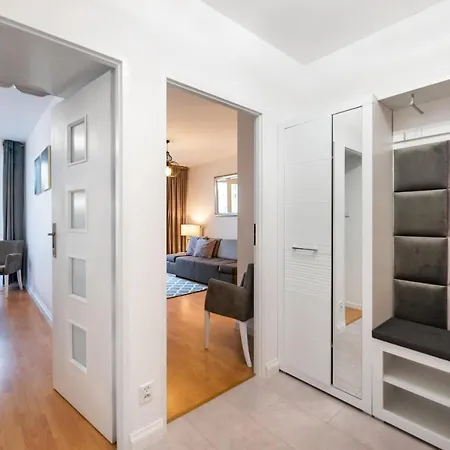 Metro Kondratowicza Velvet * Varsóvia