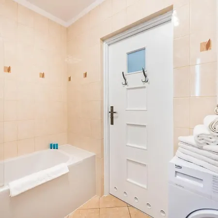 Metro Kondratowicza Velvet Apartment