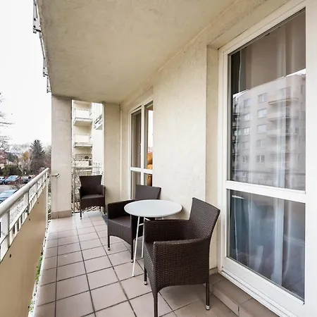 Metro Kondratowicza Velvet Apartment *