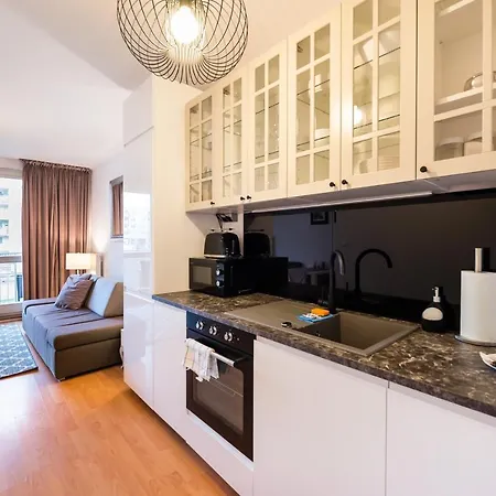 Metro Kondratowicza Velvet