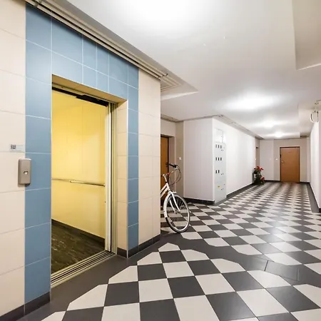 Metro Kondratowicza Velvet * Варшава